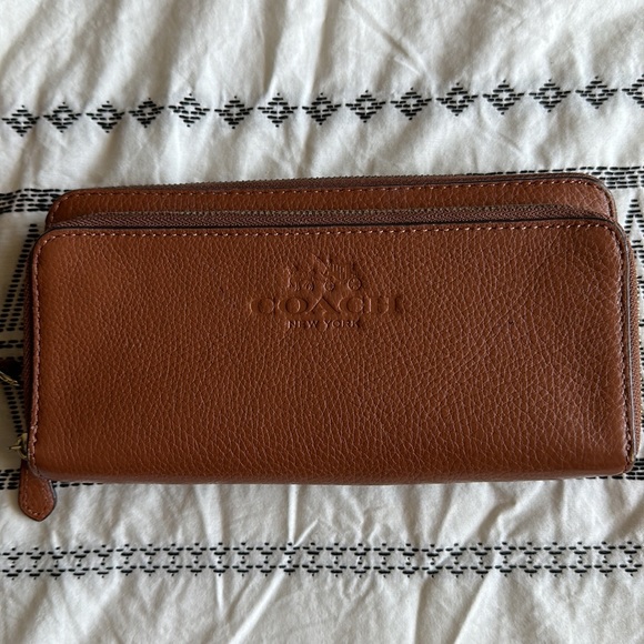 COACH Wallet/Wristlet - Picture 2 of 9